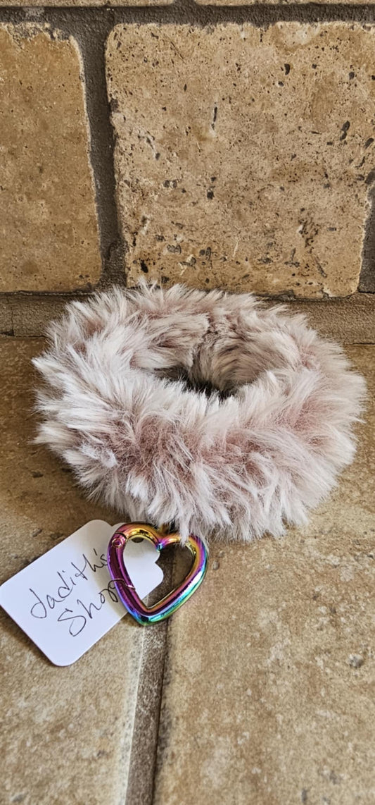 Wristlet Fur Frozen Mauve Mint Green